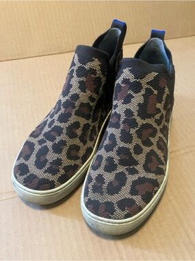 🎉MOVING SALE 🎉 
Rothy’s Leopard Print Chelsea Boot Size 8.5